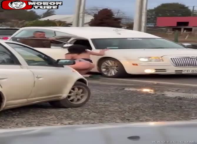 Video: She assaults a funeral procession while disguised as a maid